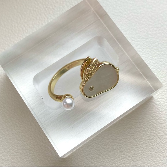 Gold and Pearl bunny Ring - Picture 2 of 3